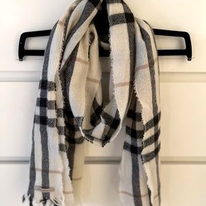 Burberry checkered scarf. Super soft linen fabric.  Unisex
